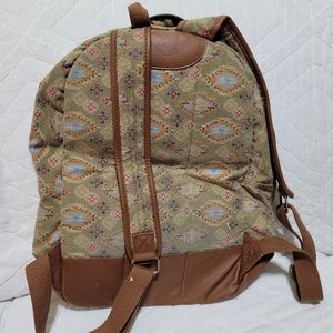 (3542)AztecBackpackOliveGreen/BrownFauxLeatherBottom& Trim,zipperpocket on front